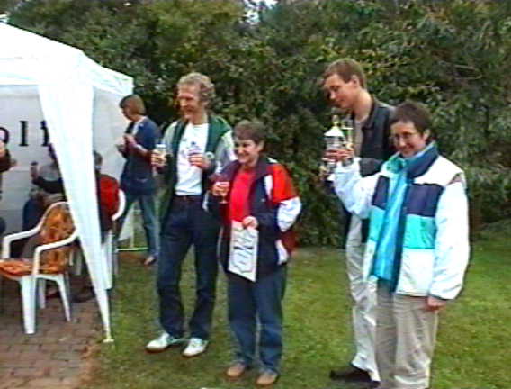 ho00d1n1.jpg (34664 bytes)