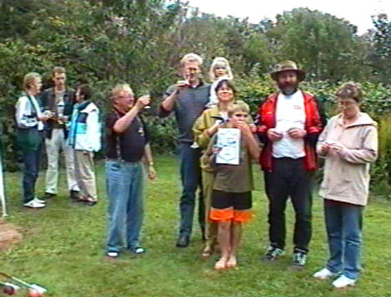 ho00d1n2.jpg (38105 bytes)